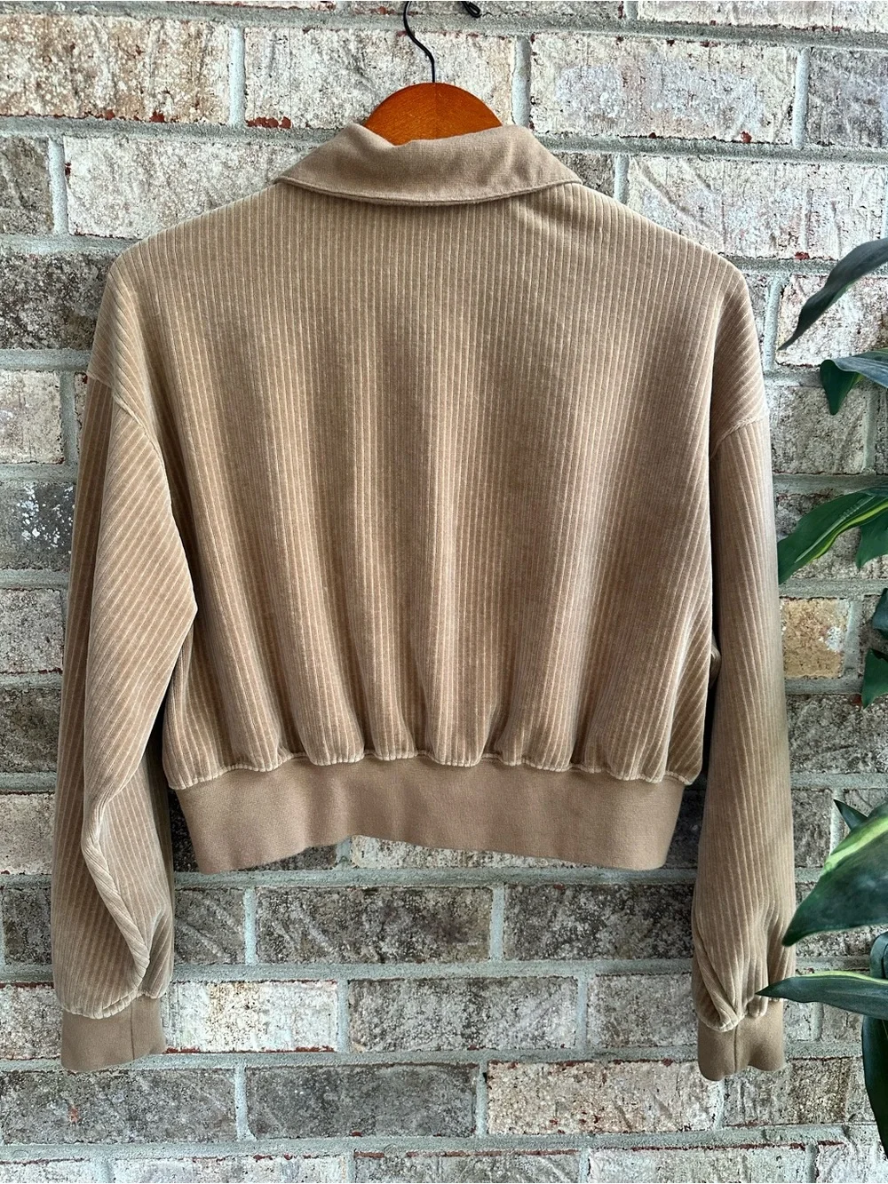 Nike Womens Sporty Cropped Corduroy Velour Half-Zip Sweatshirt - Tan Size Small